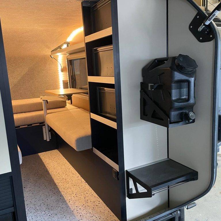 Standaard wordt de 10L water-jerrycan meegeleverd