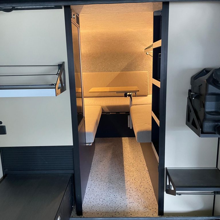 De ingang heeft een breedte van 53 cm