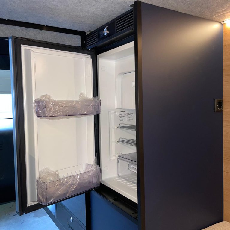 Ook van binnen is de koelkast te openen.